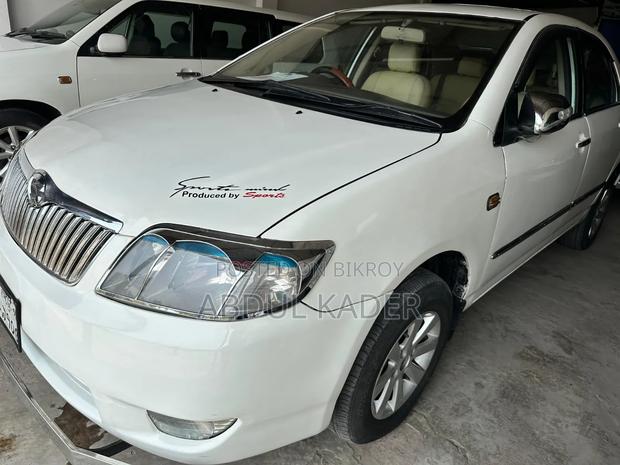 Toyota Corolla 2004 White