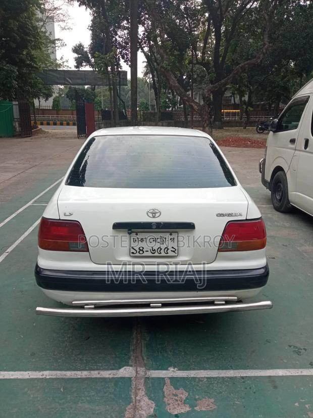 Toyota Corolla 1998 White