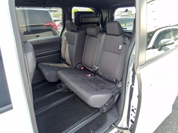 Toyota Noah 2022 Pearl