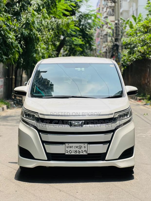 Toyota Noah 2.0 AWD (8 Seater) 2017 Pearl