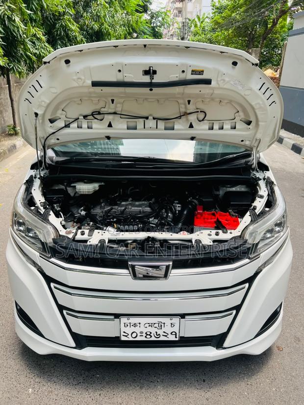 Toyota Noah 2.0 AWD (8 Seater) 2017 Pearl