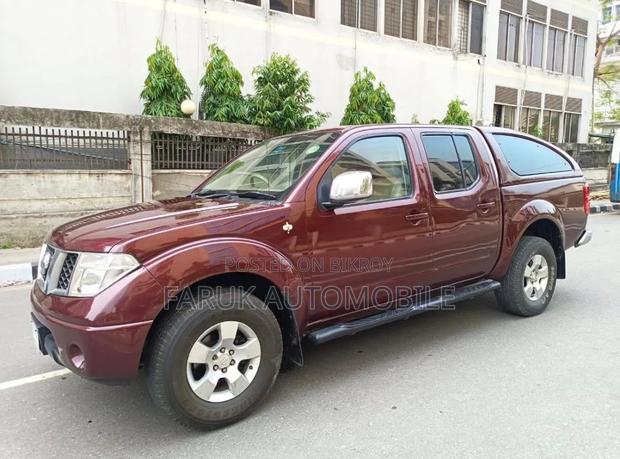 Nissan Navara 2.5 dCi 2010 Maroon