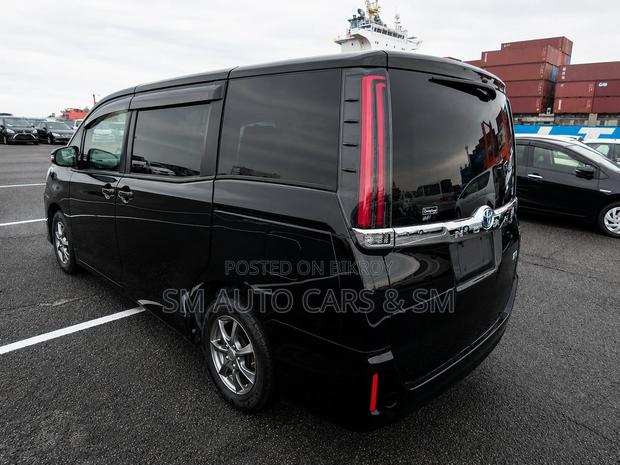 Toyota Noah 1.8 FWD Hybrid (7 Seater) 2021 Black