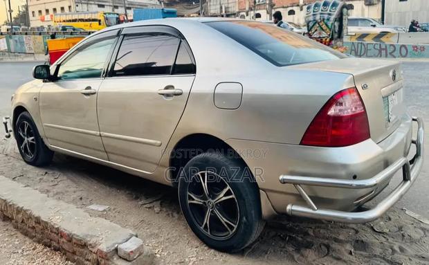 Toyota Corolla 2005 Gold