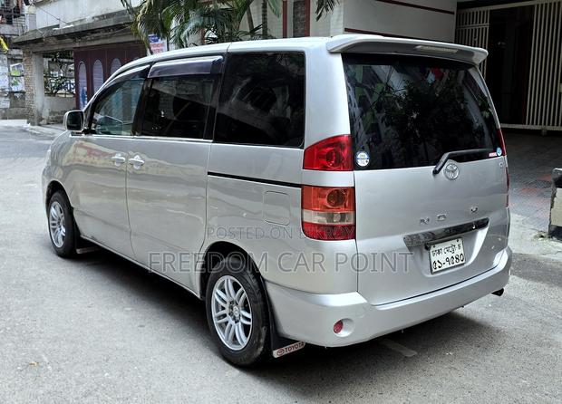 Toyota Noah 2.0 FWD (8 Seater) 2002 Silver