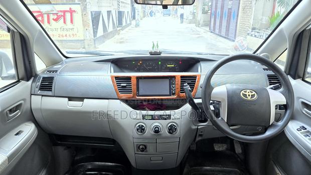 Toyota Noah 2.0 FWD (8 Seater) 2002 Silver