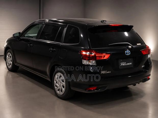 Toyota Corolla Fielder 1.5 Hybrid FWD 2021 Black