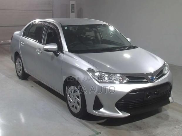Toyota Axio 2021 Silver