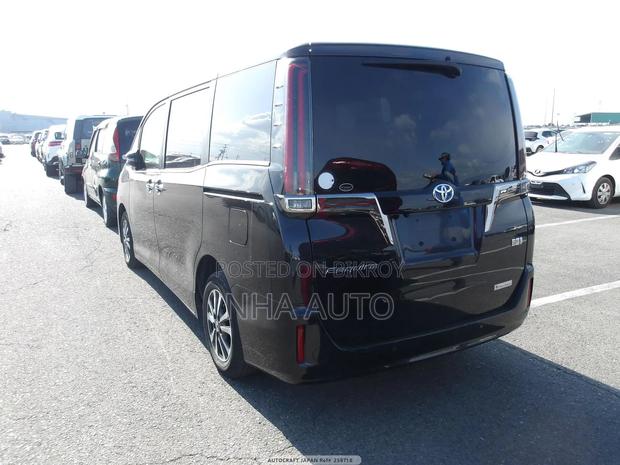 Toyota Esquire 2021 Purple