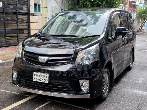 Toyota Noah 2010 Black