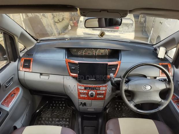 Toyota Noah 2.0 FWD (8 Seater) 2005 Black