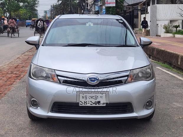 Toyota Corolla Fielder 1.5 Hybrid FWD 2015 Silver