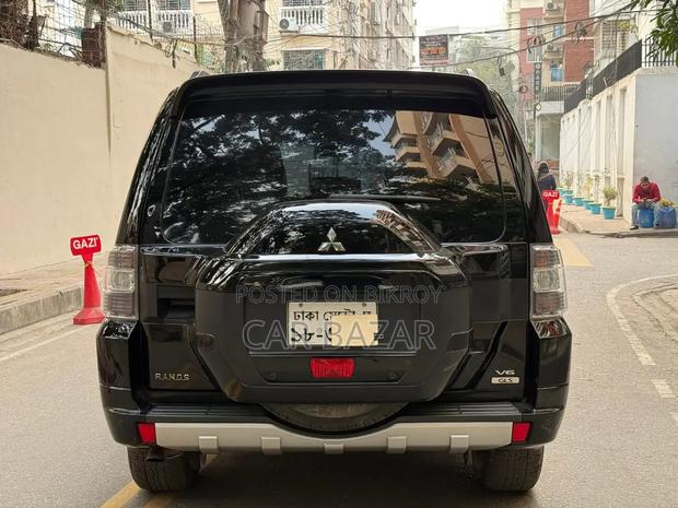 Mitsubishi Pajero 2018 Black