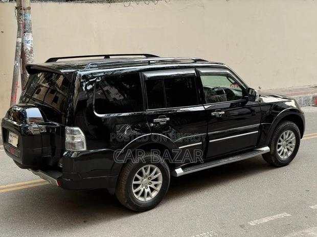 Mitsubishi Pajero 2018 Black