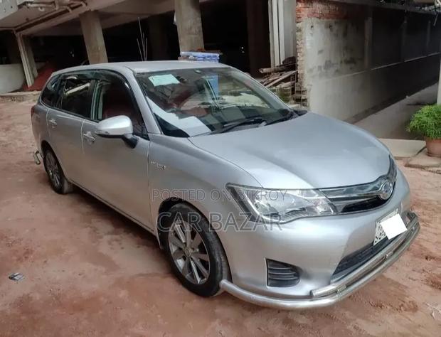 Toyota Corolla Fielder 1.5 Hybrid FWD 2014 Silver