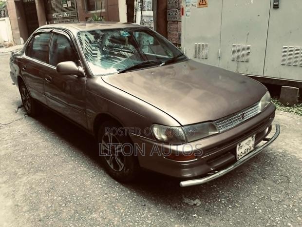 Toyota Corolla 2.0 Sedan 1993 Gold