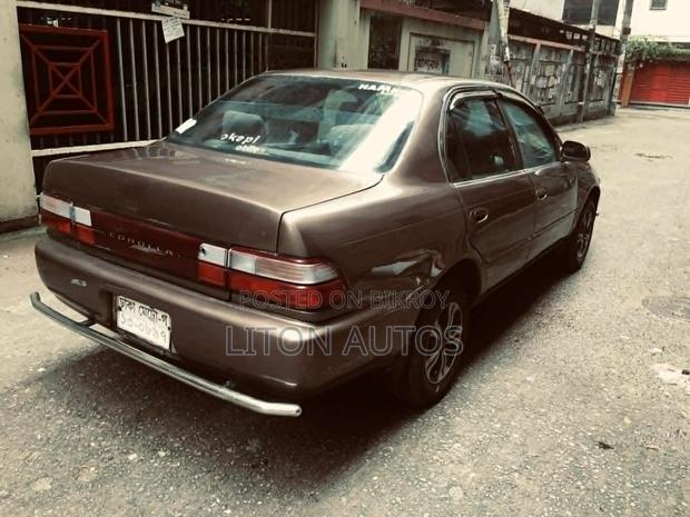 Toyota Corolla 2.0 Sedan 1993 Gold