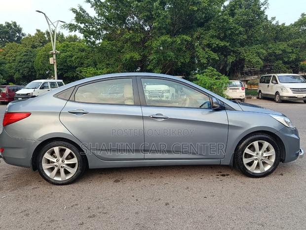 Hyundai Accent SE Hatchback 2017 Blue