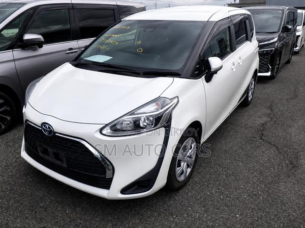 Toyota Sienta 1.5 Hybrid FWD 2021 Pearl