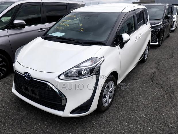 Toyota Sienta 1.5 Hybrid FWD 2021 Pearl