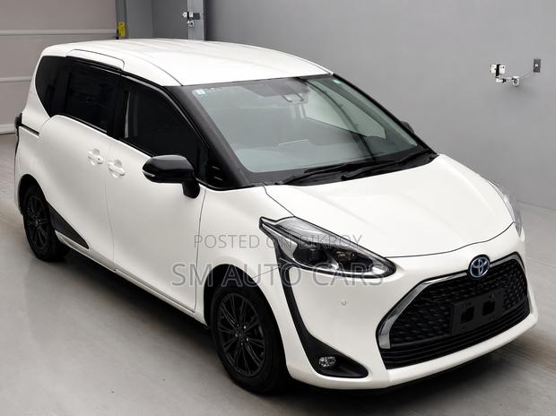 Toyota Sienta 1.5 Hybrid FWD 2021 Pearl