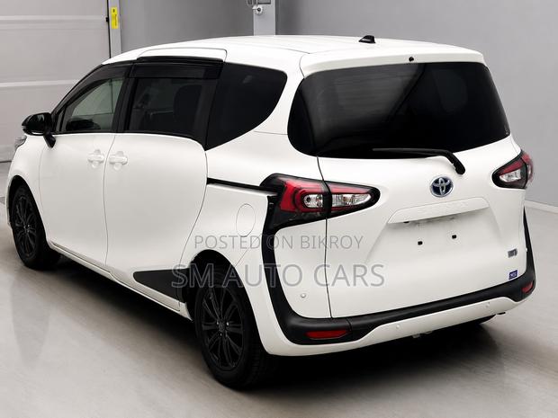 Toyota Sienta 1.5 Hybrid FWD 2021 Pearl