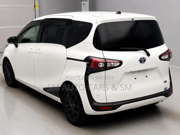 Toyota Sienta 1.5 Hybrid FWD 2021 Pearl
