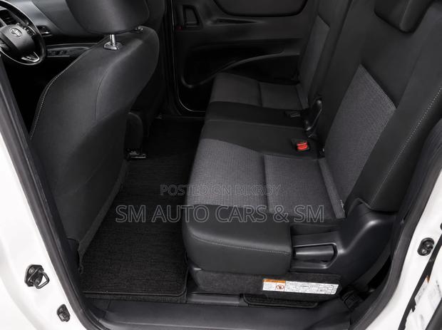 Toyota Sienta 1.5 Hybrid FWD 2021 Pearl
