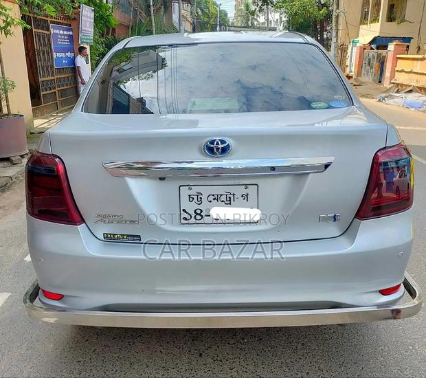 Toyota Axio 1.5 Hybrid 2WD 2015 Silver