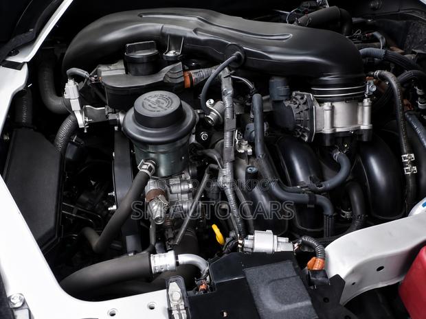 Toyota HiAce 2021 Pearl