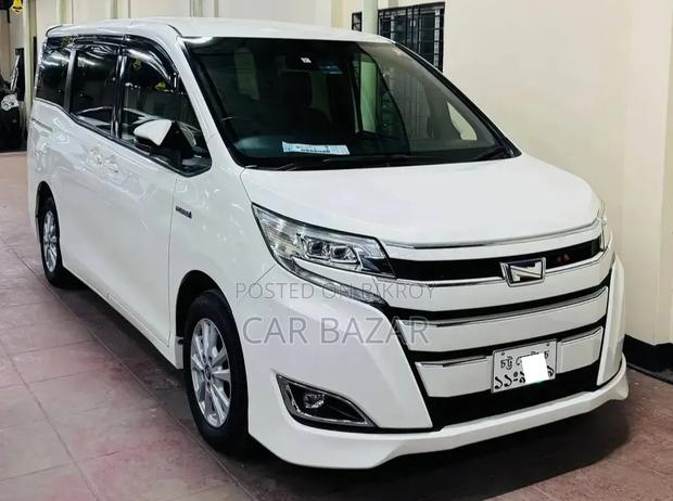 Toyota Noah 1.8 FWD Hybrid (7 Seater) 2017 White