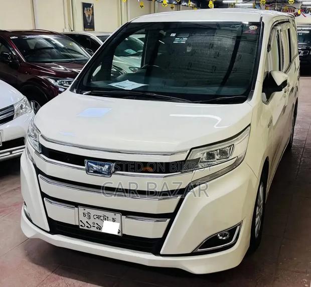 Toyota Noah 1.8 FWD Hybrid (7 Seater) 2017 White