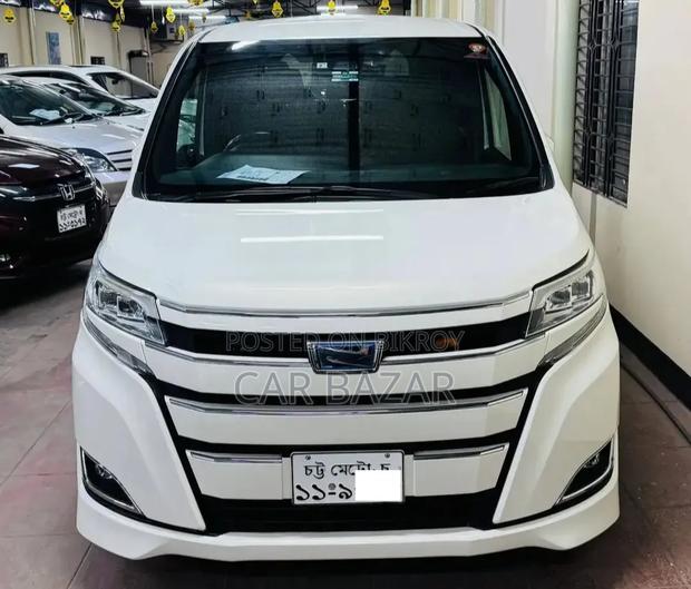 Toyota Noah 1.8 FWD Hybrid (7 Seater) 2017 White