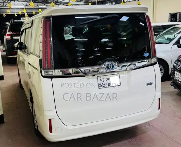 Toyota Noah 1.8 FWD Hybrid (7 Seater) 2017 White