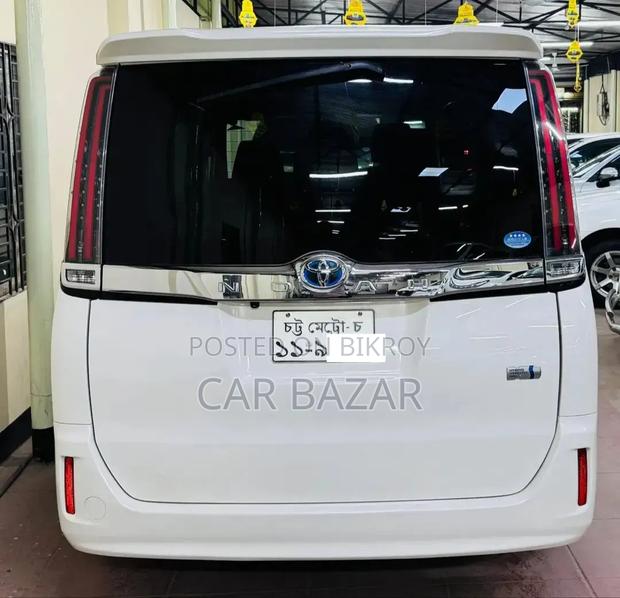 Toyota Noah 1.8 FWD Hybrid (7 Seater) 2017 White