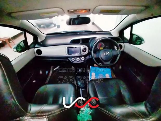 Toyota Vitz 1.3 FWD 3dr 2011 Gray