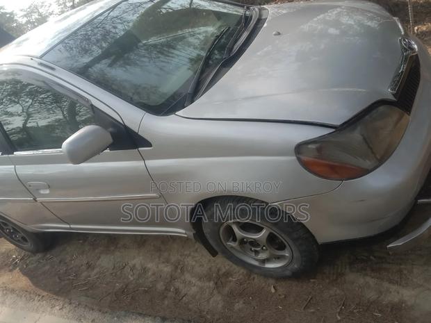 Toyota Platz 2000 Silver