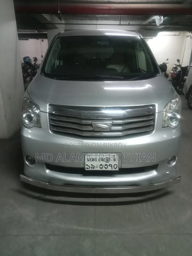 New Toyota Noah 2.0 143hp AWD (7 Seater) 2012 Silver