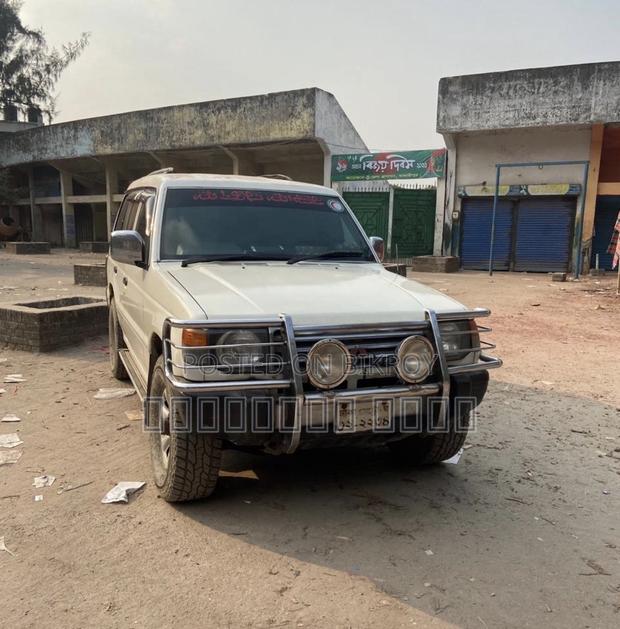 Mitsubishi Pajero 1993 White