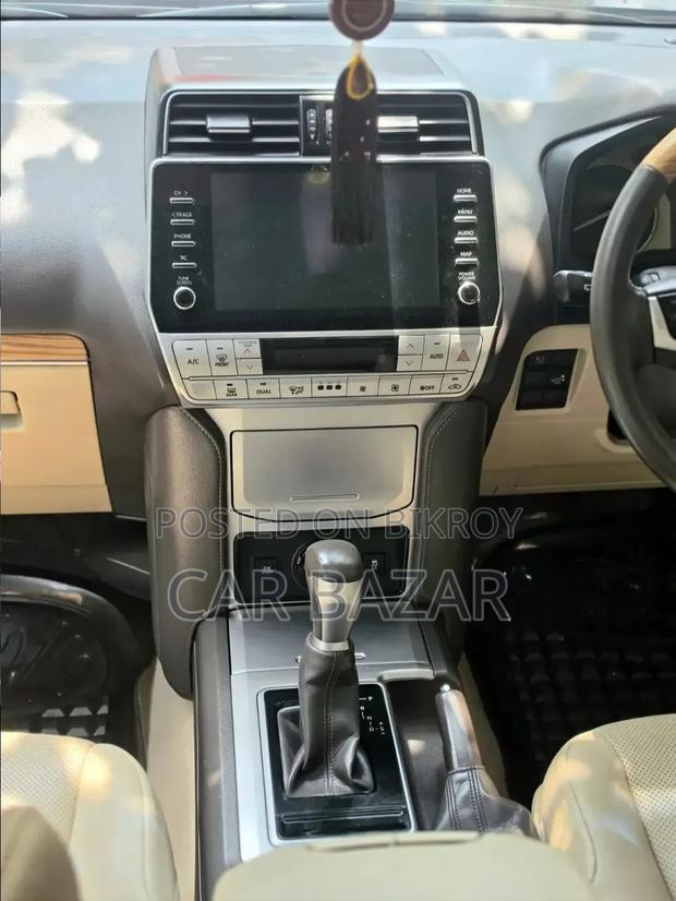 Toyota Land Cruiser Prado 2.7 2022 Black