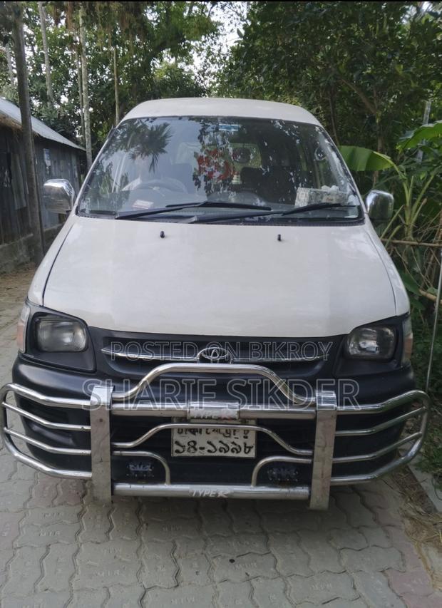 Toyota Noah 2.0 AWD (8 Seater) 2003 White