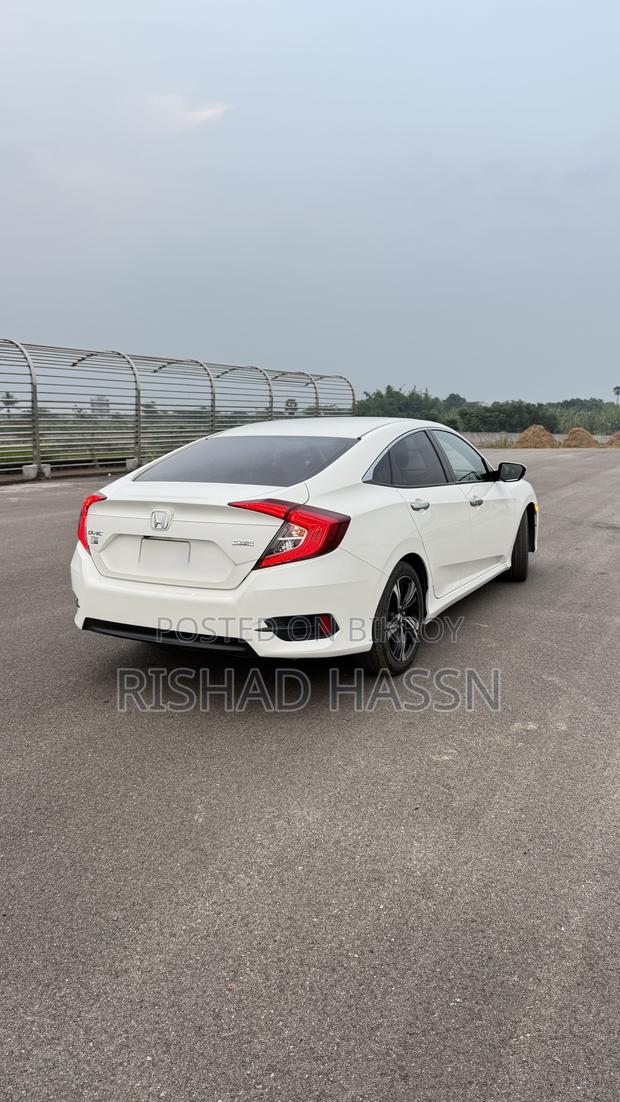 Honda Civic 2016 Pearl