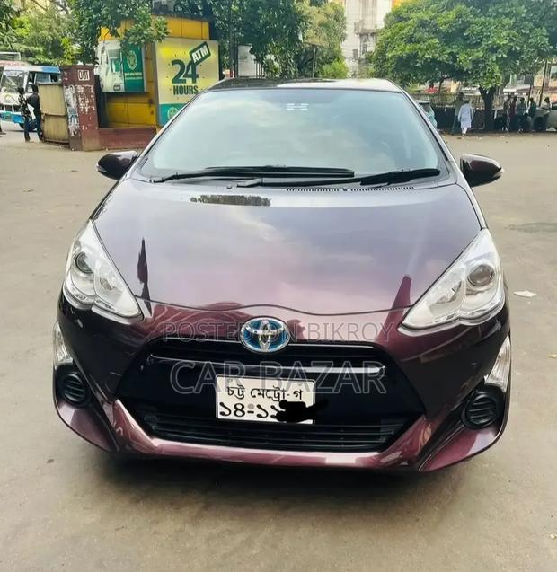Toyota Aqua 2016 Maroon