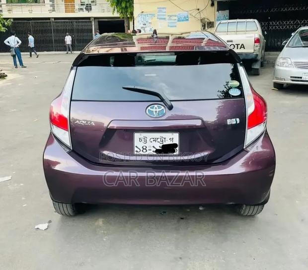 Toyota Aqua 2016 Maroon