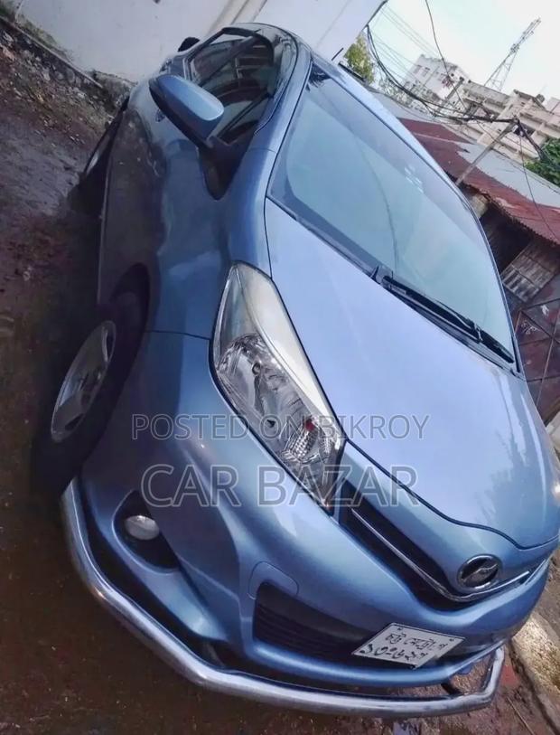 Toyota Vitz 1.3 FWD 5dr 2011 Green