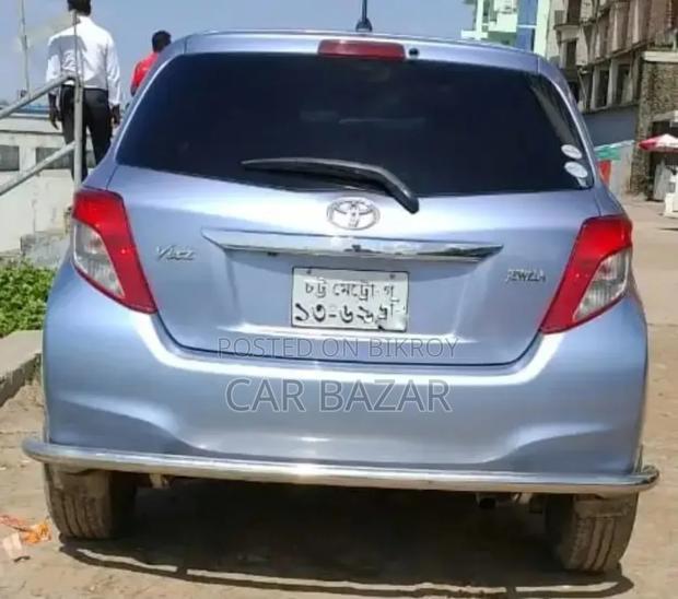 Toyota Vitz 1.3 FWD 5dr 2011 Green