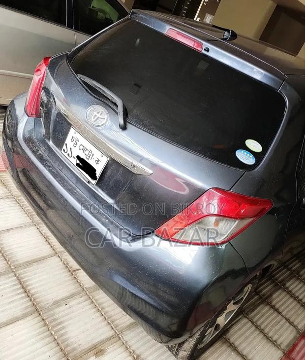 Toyota Vitz 1.0 FWD 5dr 2011 Gray