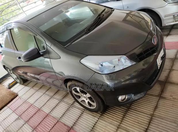 Toyota Vitz 1.0 FWD 5dr 2011 Gray
