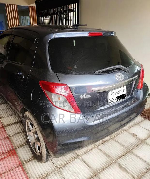 Toyota Vitz 1.0 FWD 5dr 2011 Gray