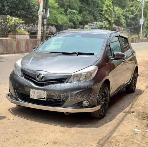 Toyota Vitz 1.0 FWD 3dr 2011 Gray